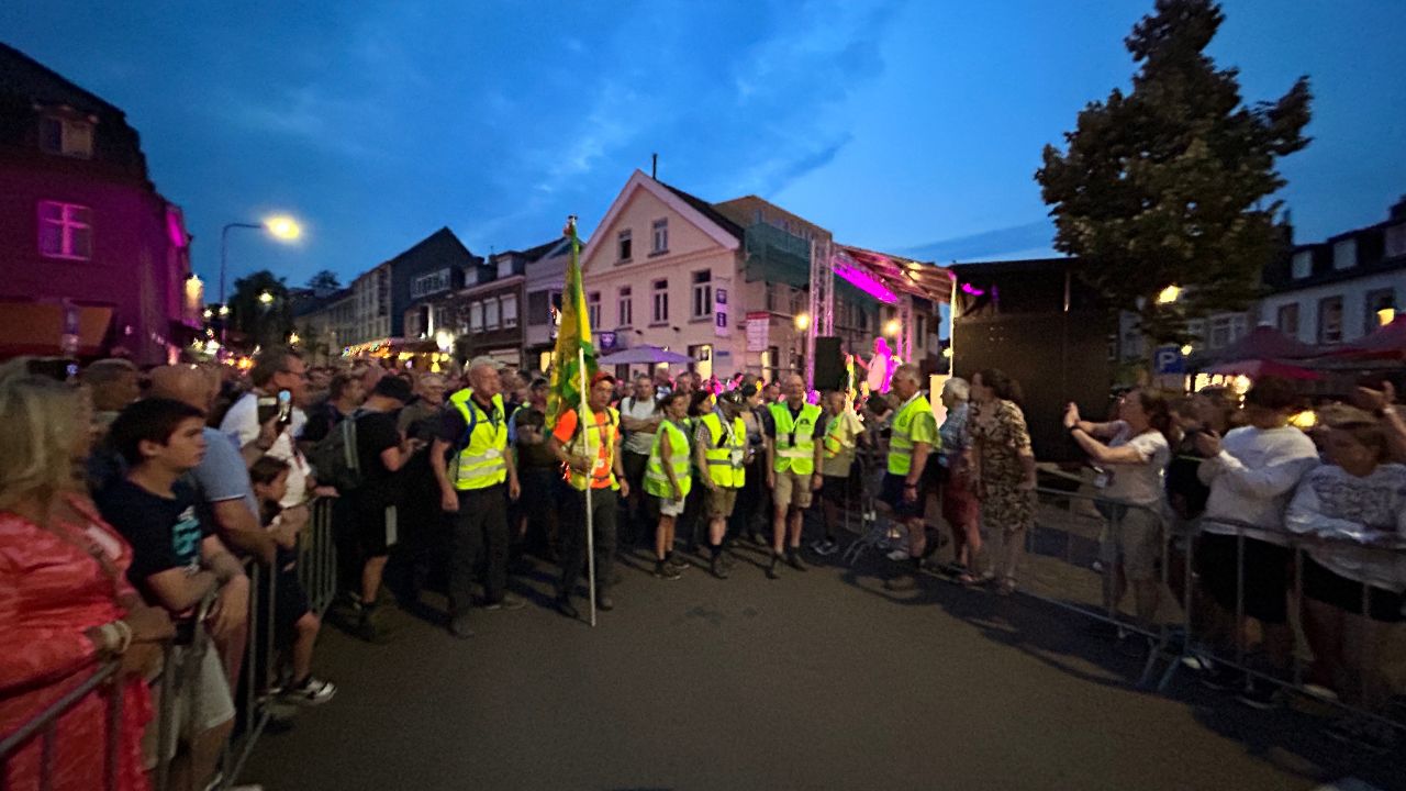 De Nacht van Gulpen weer gelopen 70 kilometer wandelen in het donker De Nacht van Gulpen weer gelopen 70 kilometer wandelen in het donker