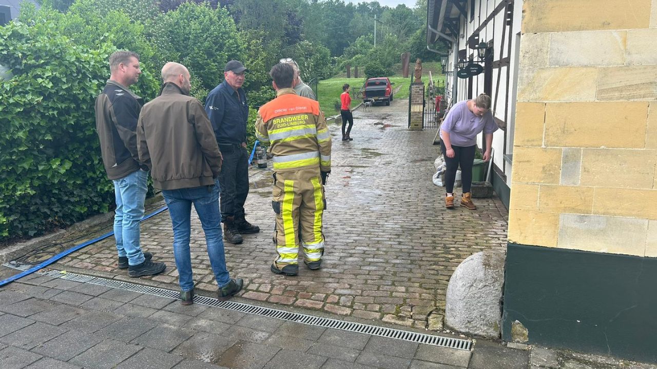 Problemen met waterbuffer in Vroenhof, water stroomt richting woningen